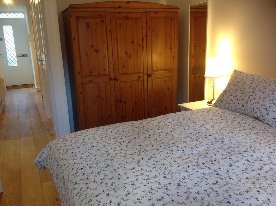 Farriers House room 6